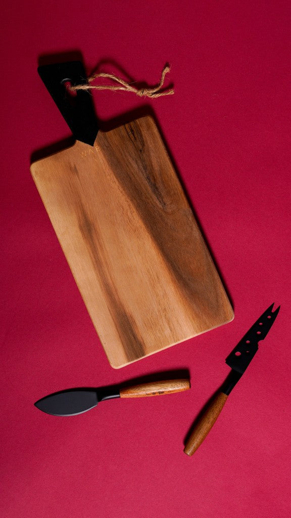 طقم سكاكين جبن 2 قطعة مع لوح تقطيع خشبي LV13